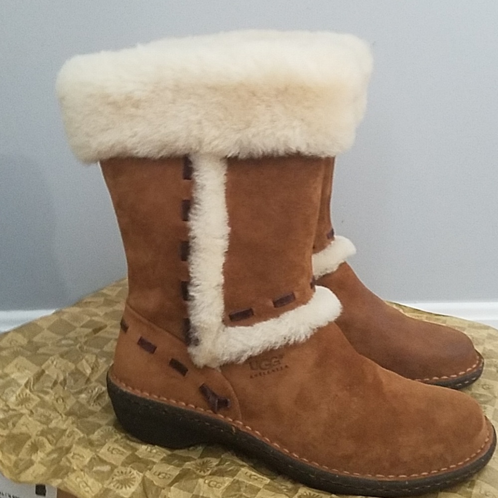 *RARE* Ugg boots size 7 almost like new - Picture 4 of 6